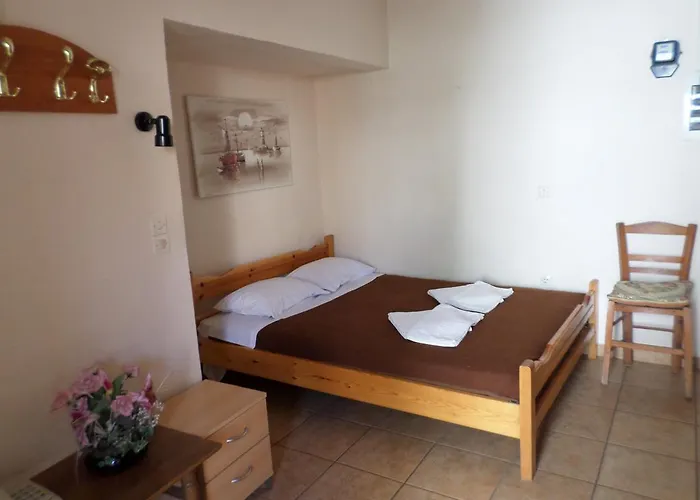 Tina * Hriszí Aktí Haniá